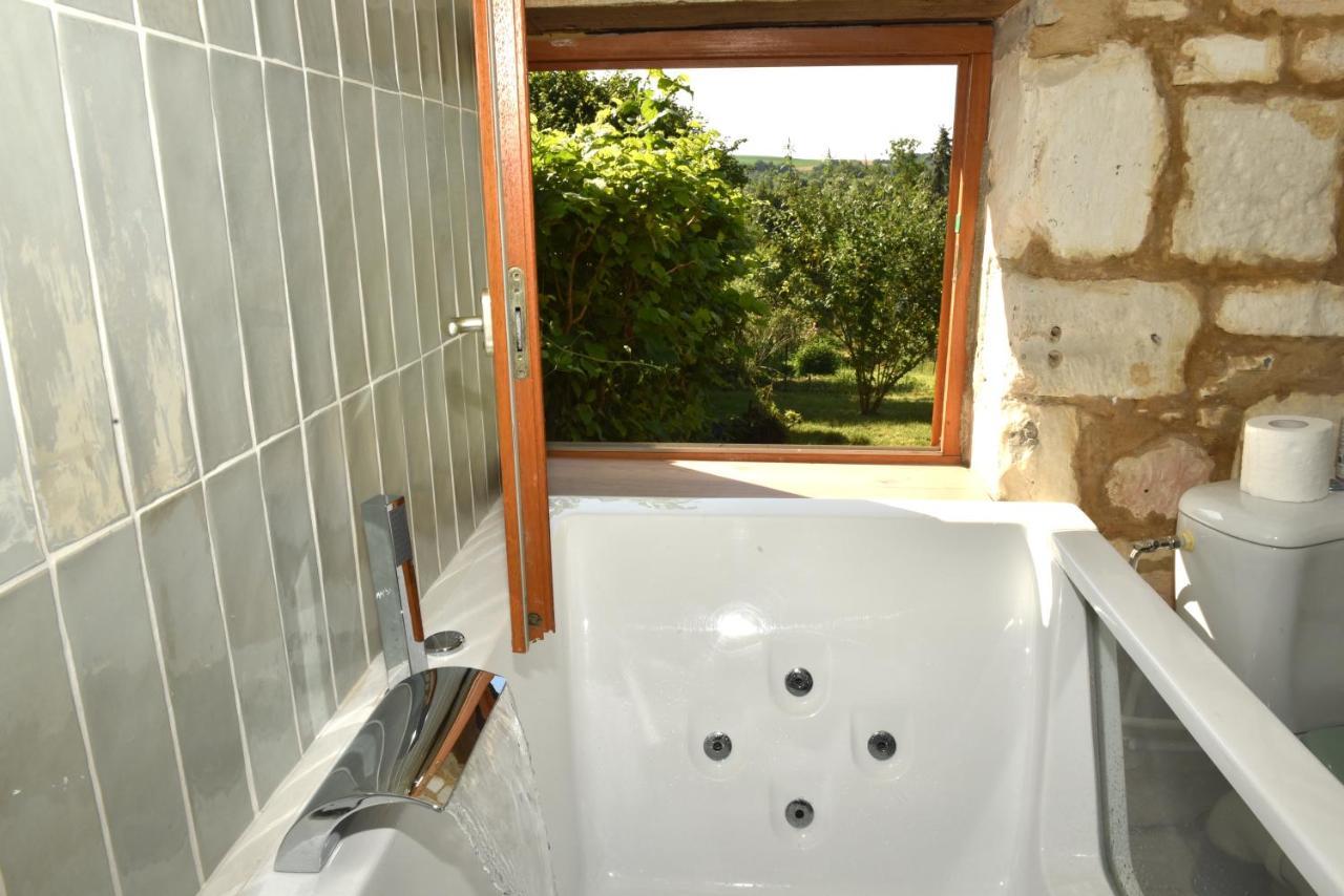 Maisonnette Du Bonheur - Vue Campagne - Baignoire Balneo 32 Jets - Lits Queen Size Vadencourt  Kültér fotó